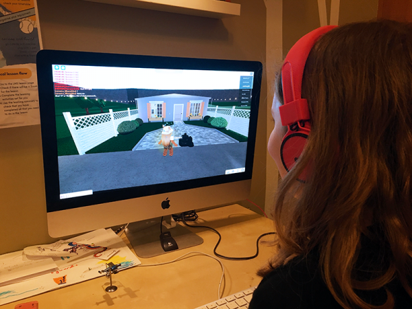 Roblox Primary Learning - a girl playing roblox