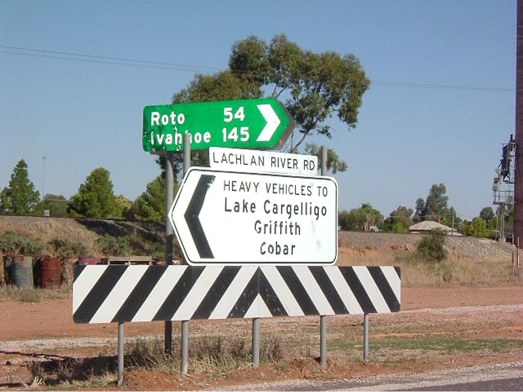 Australian road sign on Lachlan River Rd